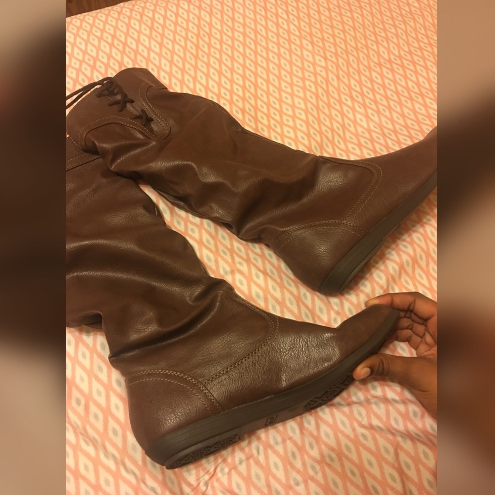 Boots never worn (I ACCEPT OFFERS)